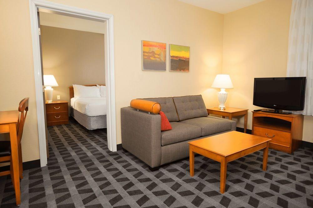 ทาวน์เพลซ สวีท ชิคาโก ลอมบาร์ด Hotel ภายนอก รูปภาพ