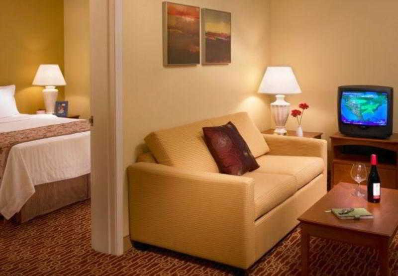 ทาวน์เพลซ สวีท ชิคาโก ลอมบาร์ด Hotel ภายนอก รูปภาพ